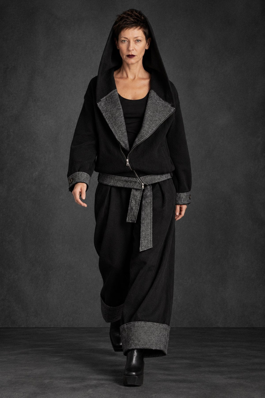 eigensinnig wien | ZepSpi | Nonkonformistischer Designer-Zweiteiler mit Bomberjacke und Hakama-Hose