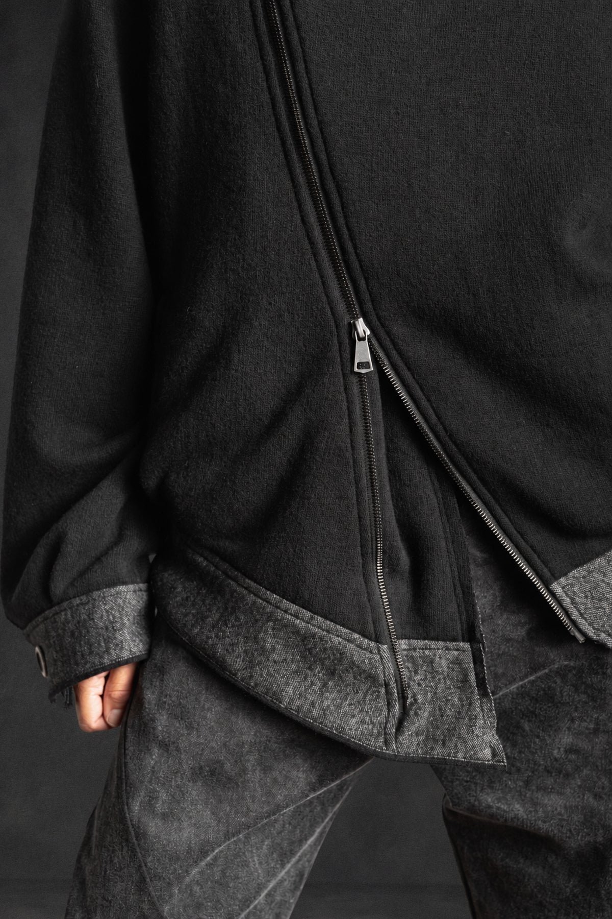 eigensinnig wien | ZepSpi | Nonkonformistischer Designer-Zweiteiler mit Bomberjacke und Hakama-Hose