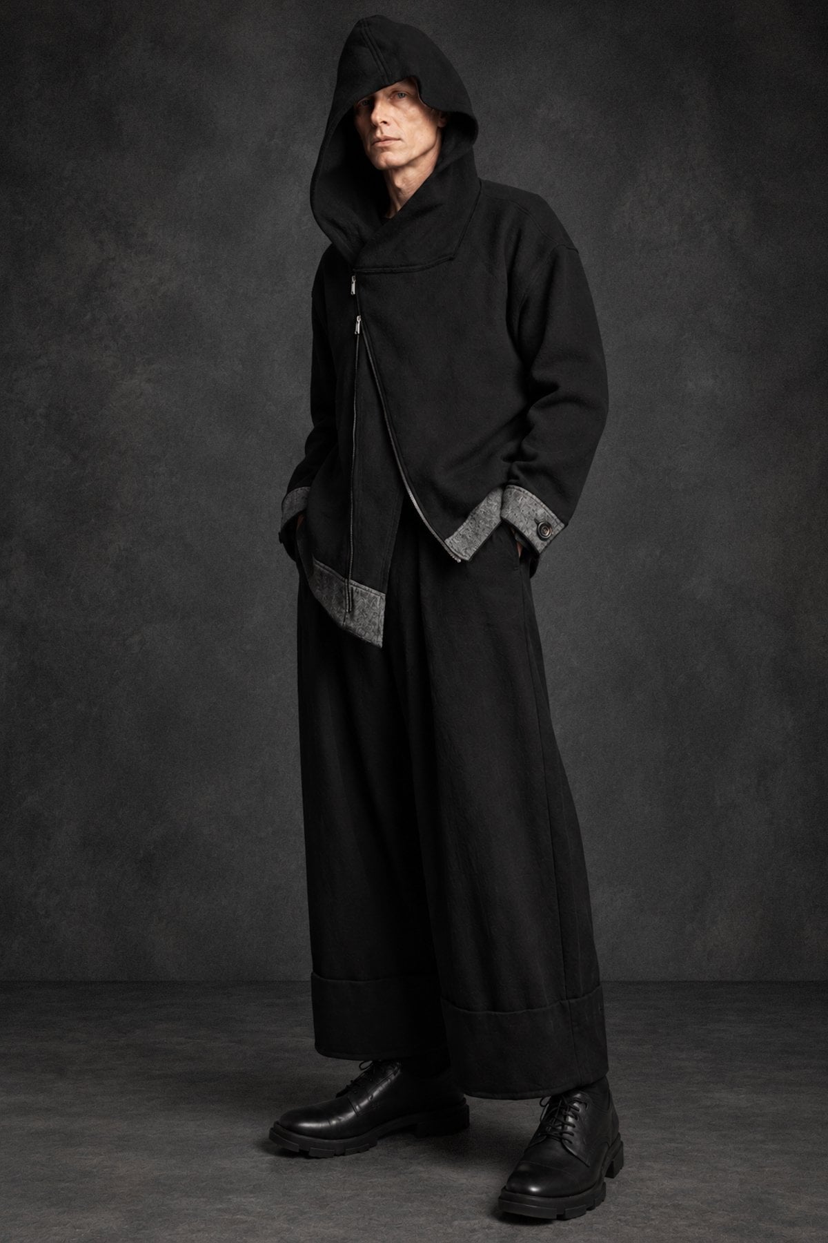 eigensinnig wien | ZepSpi | Nonkonformistischer Designer-Zweiteiler mit Bomberjacke und Hakama-Hose