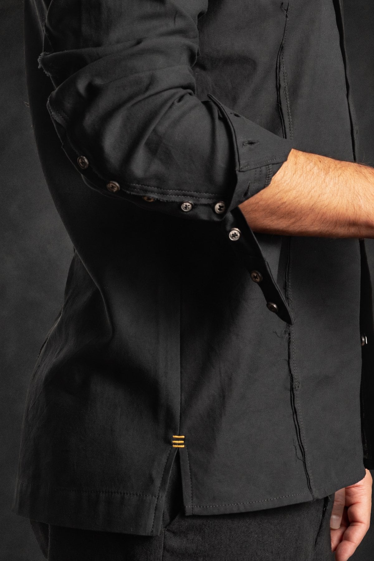 eigensinnig wien | Zinken | Schwarzes Designer-Herrenhemd aus hochwertiger Baumwolle