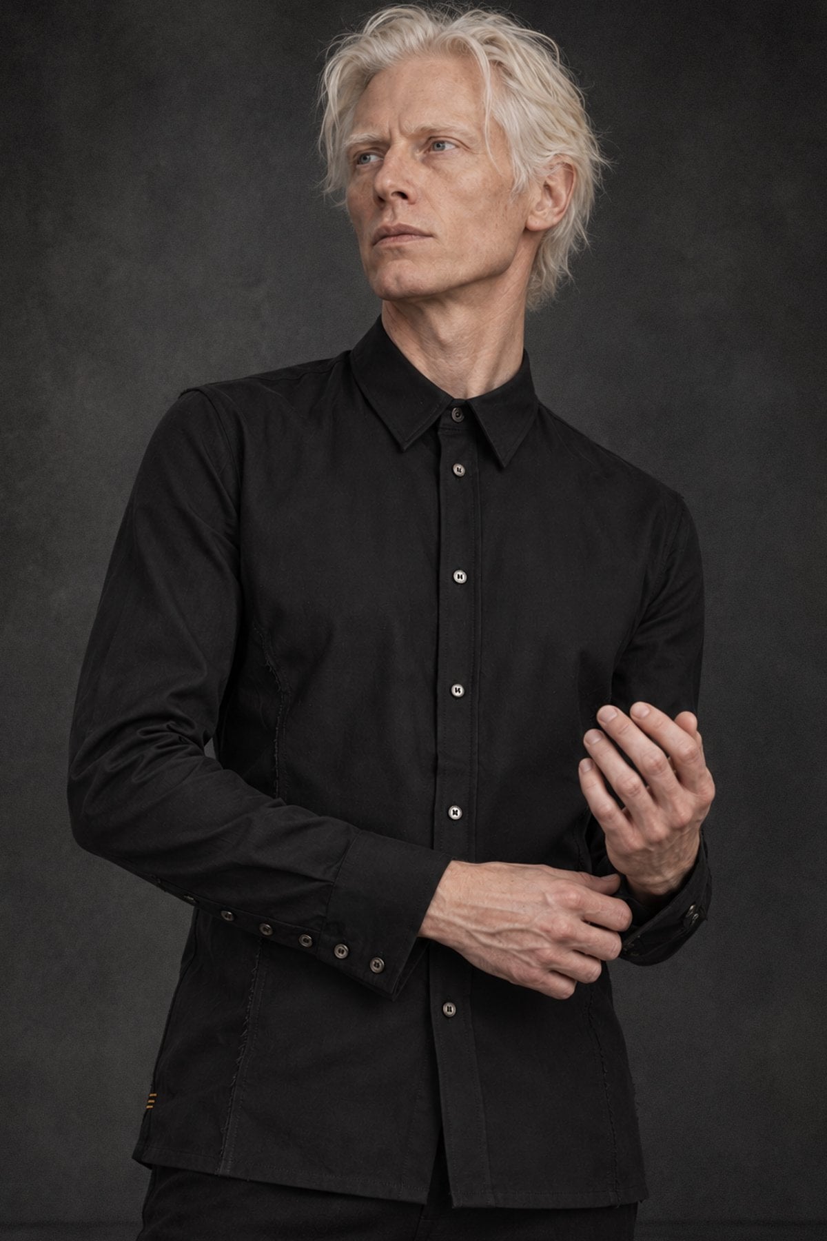 eigensinnig wien | Zinken | Schwarzes Designer-Herrenhemd aus hochwertiger Baumwolle