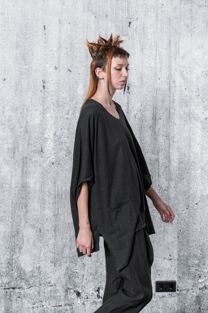 Black oversized t-shirt for women made of linen