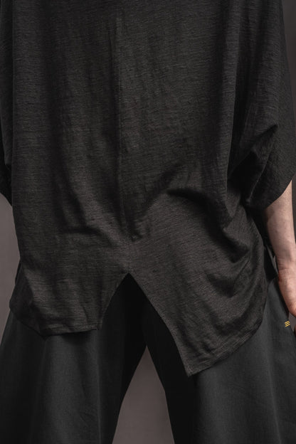 eigensinnig wien | Zizek | Skulpturales, schwarzes Oversize T-Shirt für Damen aus Leinen