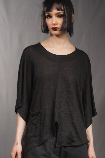 eigensinnig wien | Zizek | Skulpturales, schwarzes Oversize T-Shirt für Damen aus Leinen