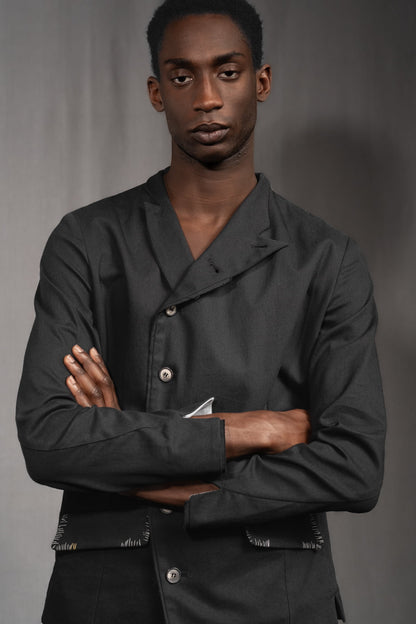 eigensinnig wien | ZweEgo | Extravaganter, schwarzer Designeranzug mit weiter Hose aus leichter Baumwolle