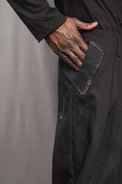 eigensinnig wien | ZweEgo | Extravaganter, schwarzer Designeranzug mit weiter Hose aus leichter Baumwolle