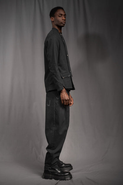 eigensinnig wien | ZweEgo | Extravaganter, schwarzer Designeranzug mit weiter Hose aus leichter Baumwolle