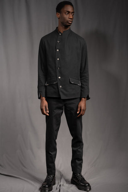 eigensinnig wien | ZweEis | Extravaganter Designeranzug mit Stehkragen-Sakko aus leichter Baumwolle