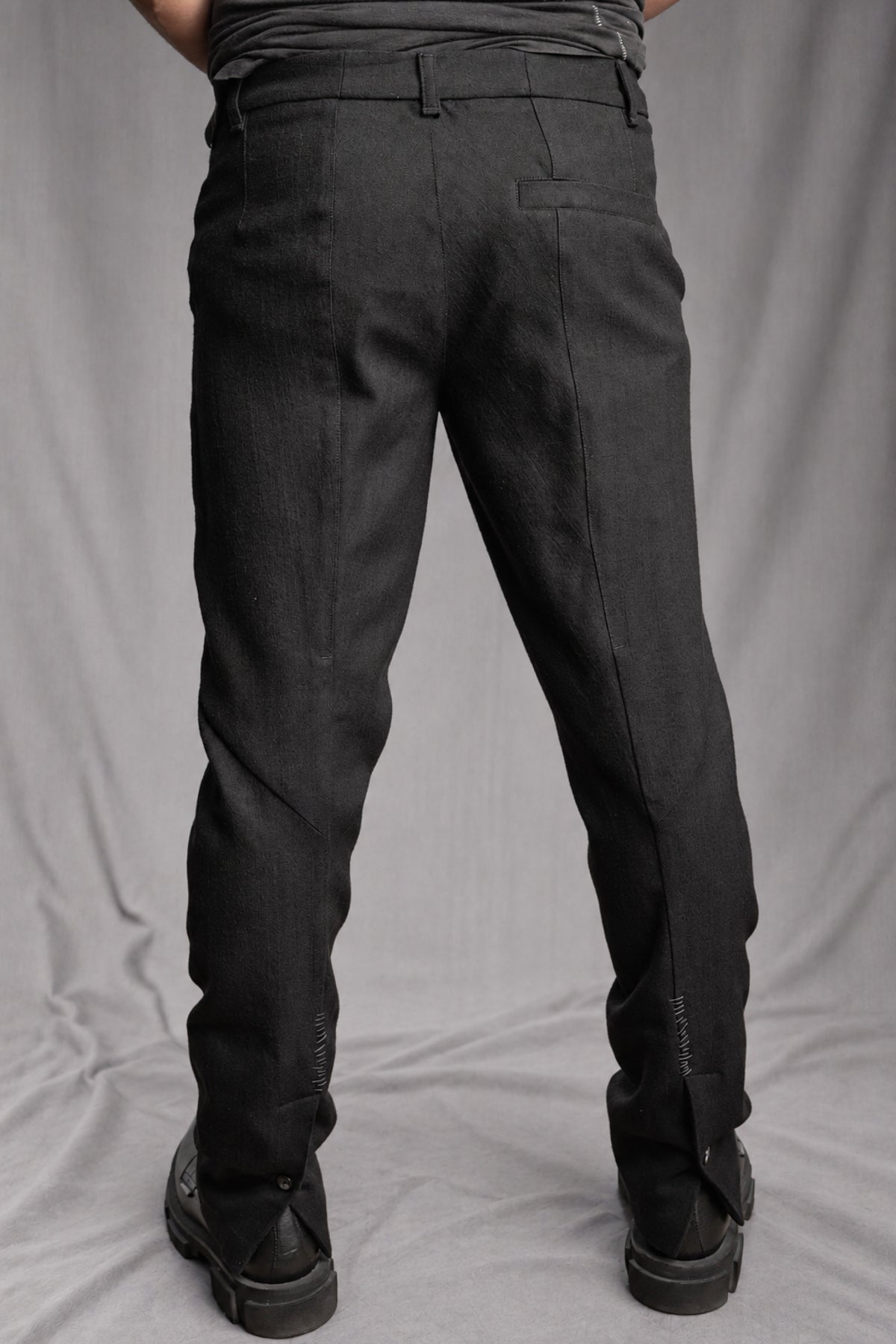 eigensinnig wien | EisMis | Black Designer Suit for Men in Italian Luxury Wool with Mao-Collar Blazer