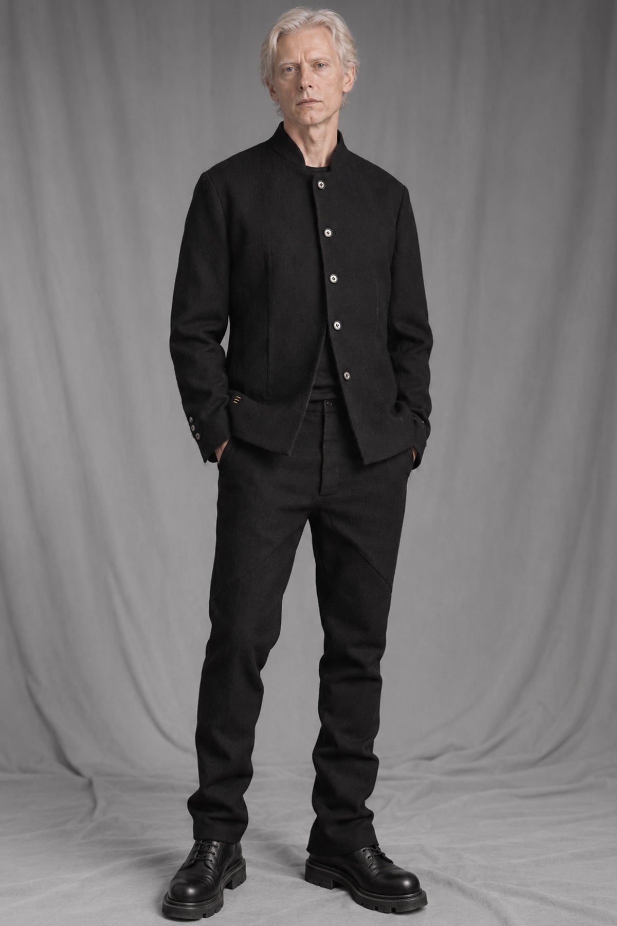 eigensinnig wien | EisMis | Black Designer Suit for Men in Italian Luxury Wool with Mao-Collar Blazer