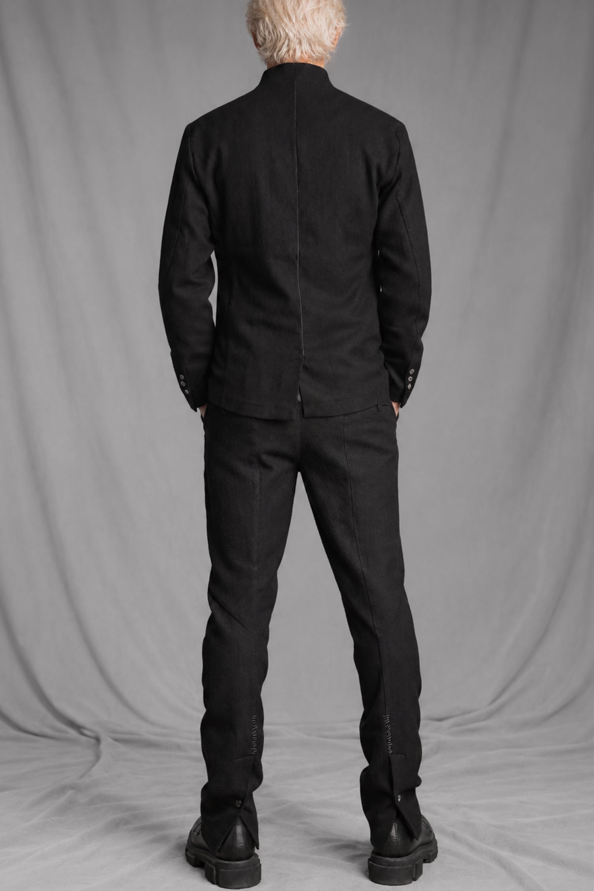 eigensinnig wien | EisMis | Black Designer Suit for Men in Italian Luxury Wool with Mao-Collar Blazer
