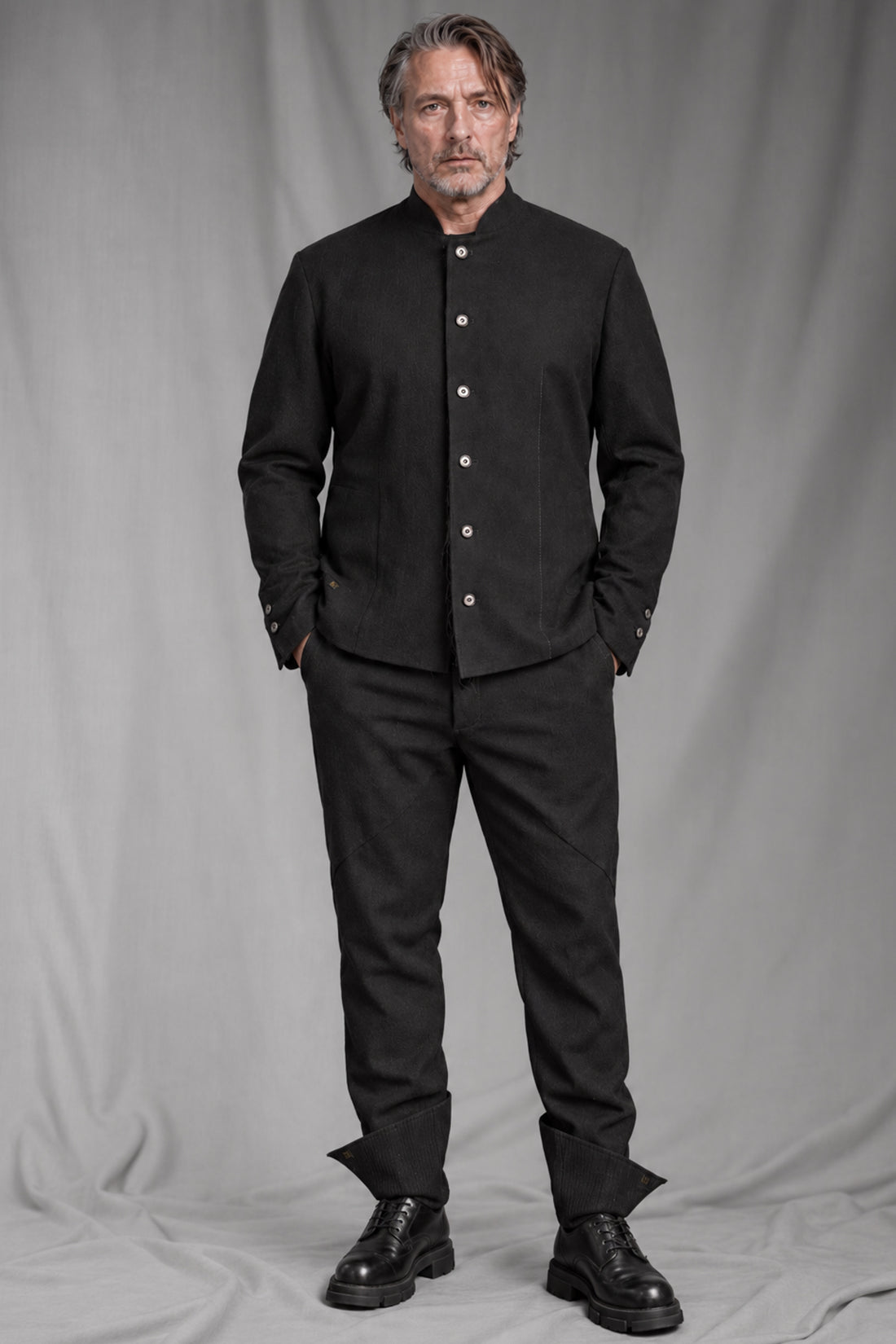 eigensinnig wien | EisMis | Black Designer Suit for Men in Italian Luxury Wool with Mao-Collar Blazer
