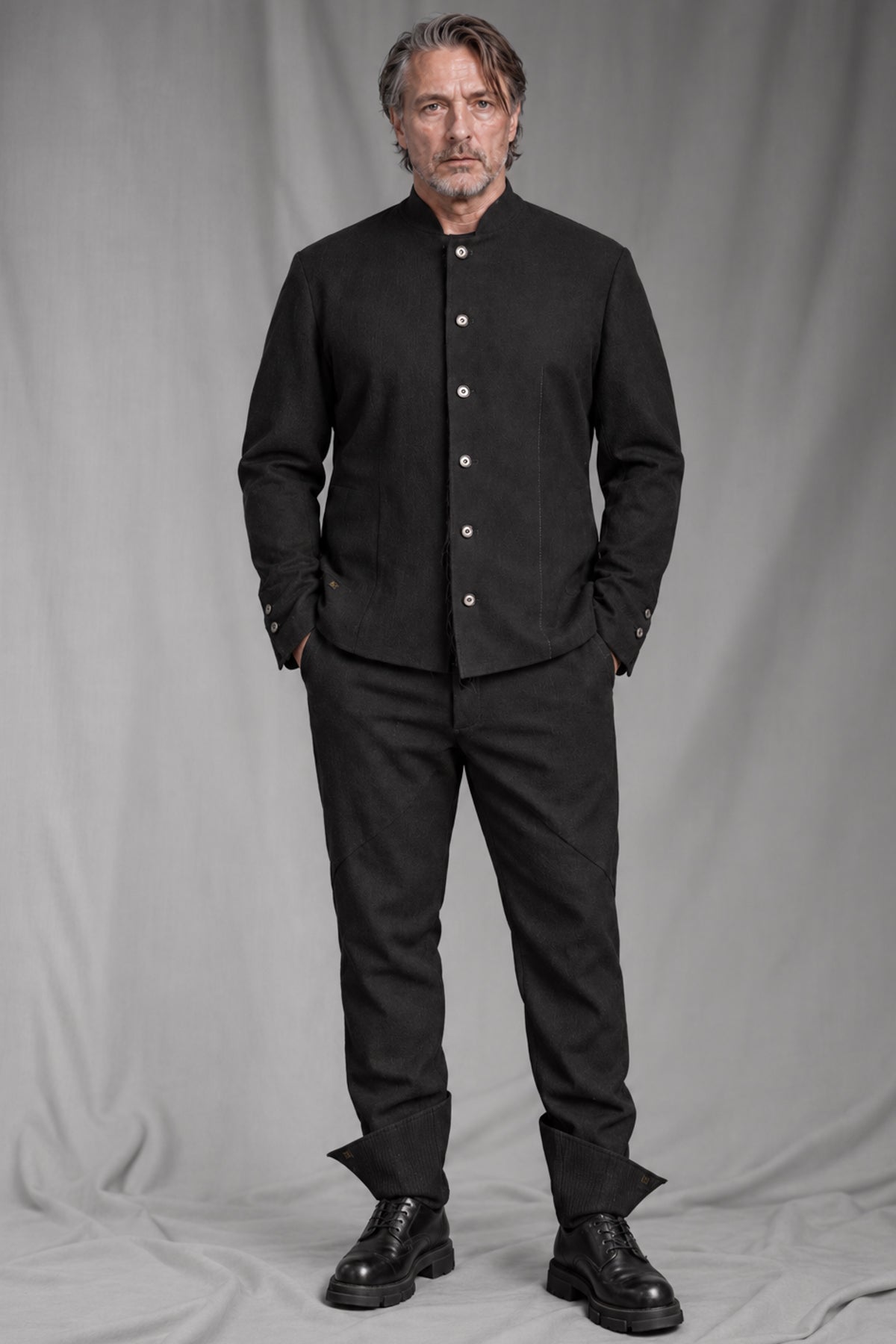 eigensinnig wien | EisMis | Black Designer Suit for Men in Italian Luxury Wool with Mao-Collar Blazer