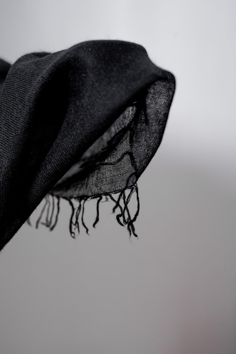 Squared Cashmere-Silk scarf in black | Faliero Sarti