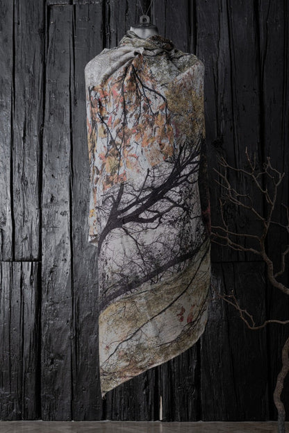 Faliero Sarti | Forest | Besonderer Schal aus Wolle-Kaschmir mit Wald-Print in Braun