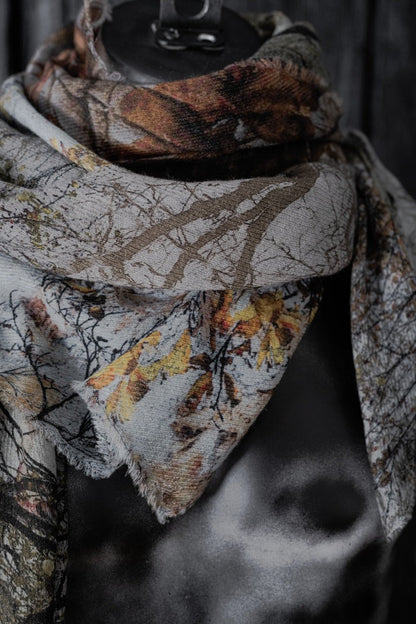 Faliero Sarti | Forest | Besonderer Schal aus Wolle-Kaschmir mit Wald-Print in Braun