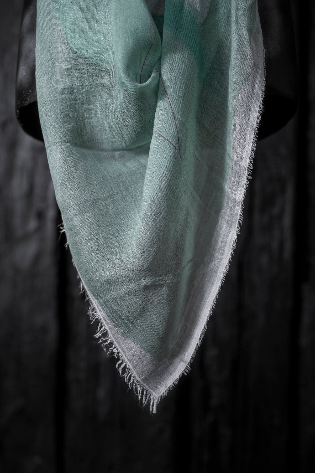Faliero Sarti | Frizzante | Ein ausgefallener Schal für Damen und ein buntes Tuch zum Umhängen aus Seide in grün