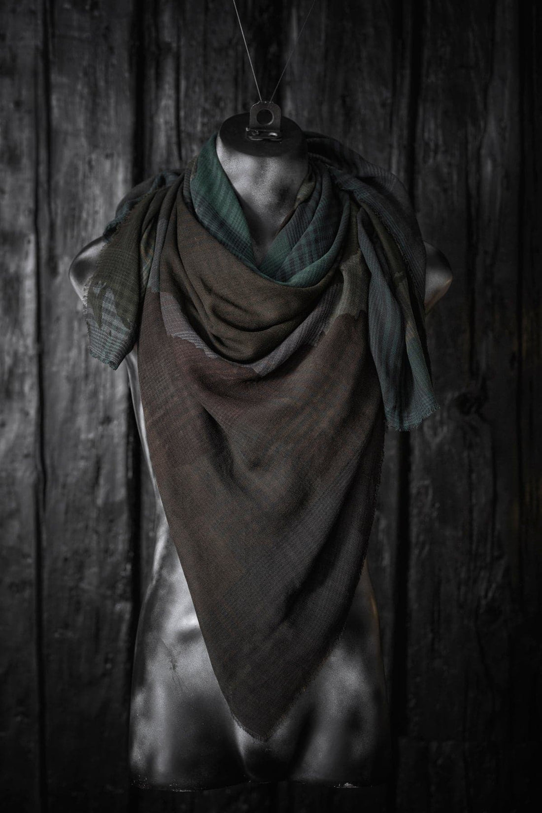 Faliero Sarti | Silvon | Extravaganter Schal mit speziellem Muster in braun/grün