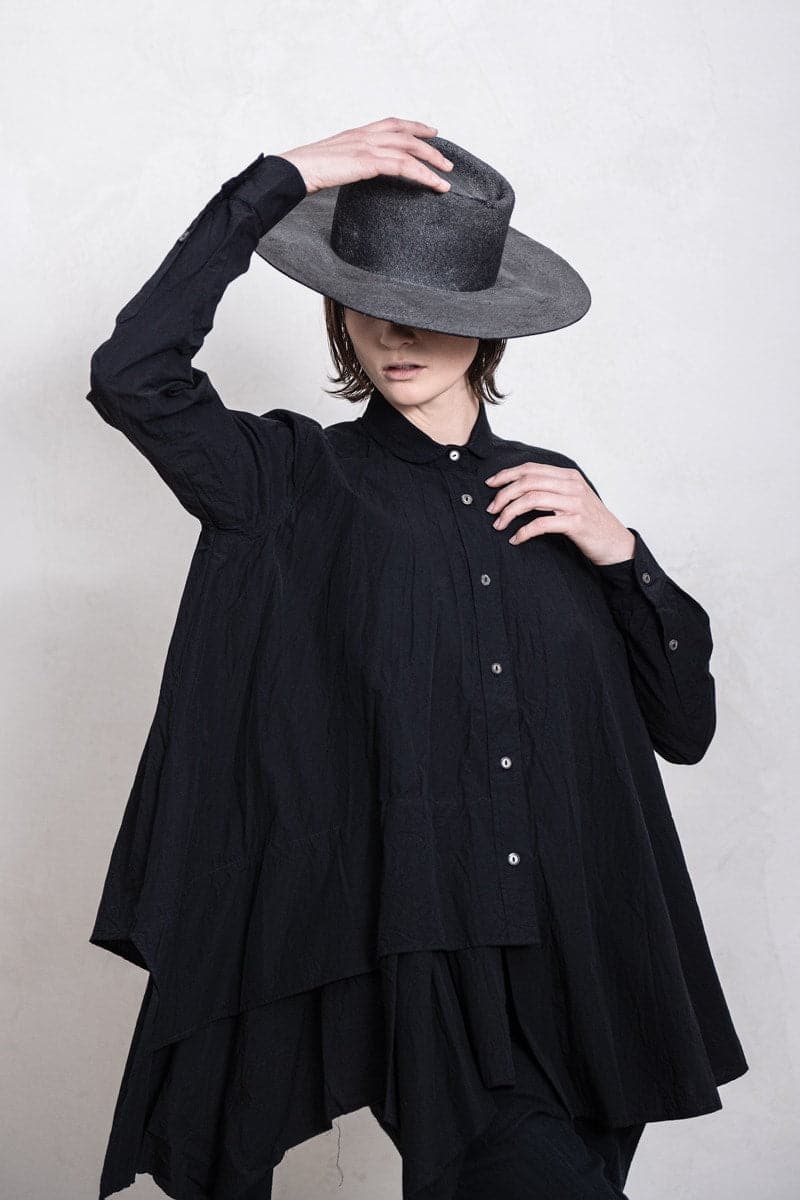Forme d’Expression | Flaired Shirt DS042 | Asymmetrische Damenbluse aus Baumwolle in schwarz