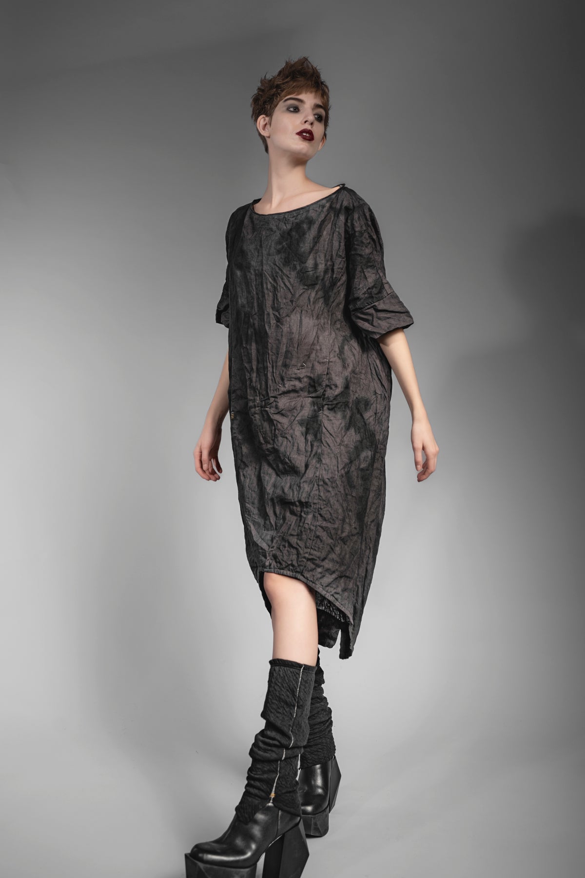 eigensinnig wien | Maruf | Distressed designer tunic linen dress in mud gray