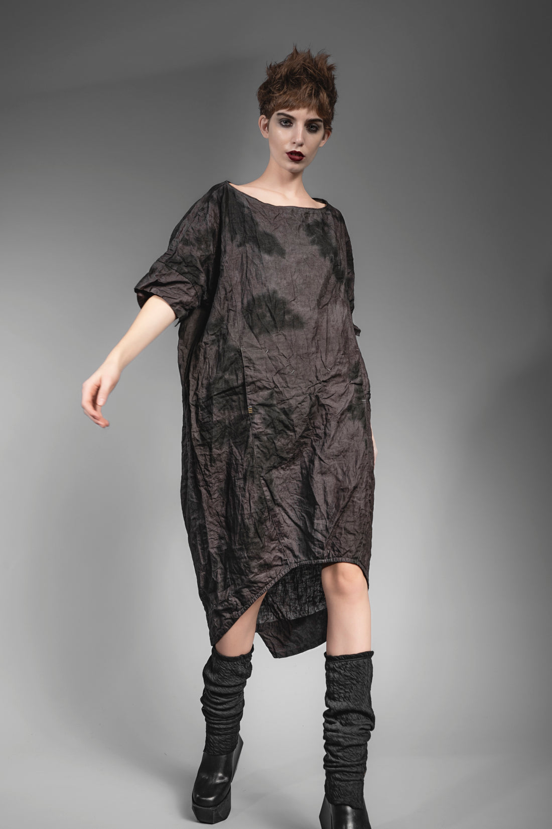 eigensinnig wien | Maruf | Distressed designer tunic linen dress in mud gray