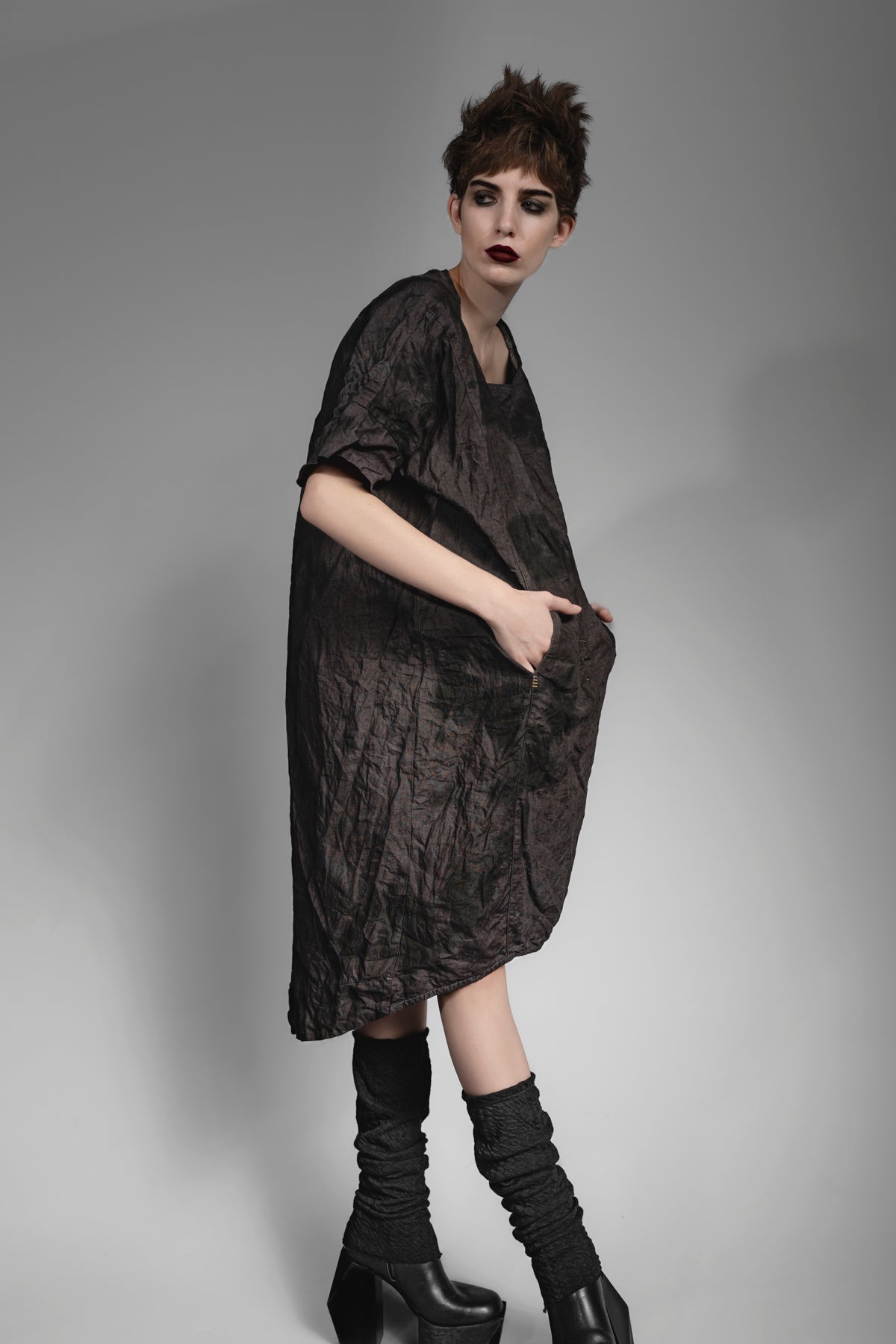 eigensinnig wien | Maruf | Distressed designer tunic linen dress in mud gray