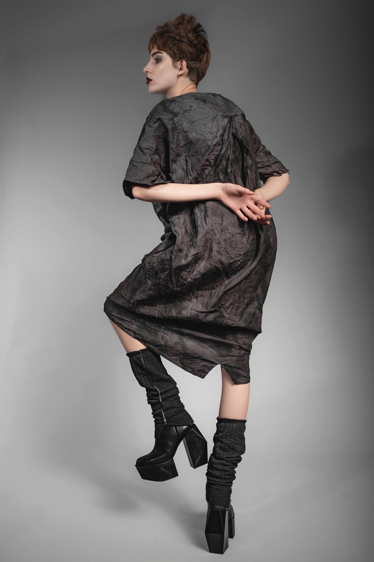 eigensinnig wien | Maruf | Distressed designer tunic linen dress in mud gray