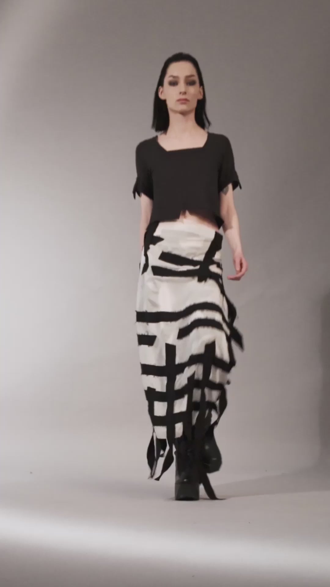 eigensinnig wien | Seattle | Designer wrap shawl in elegant grunge style