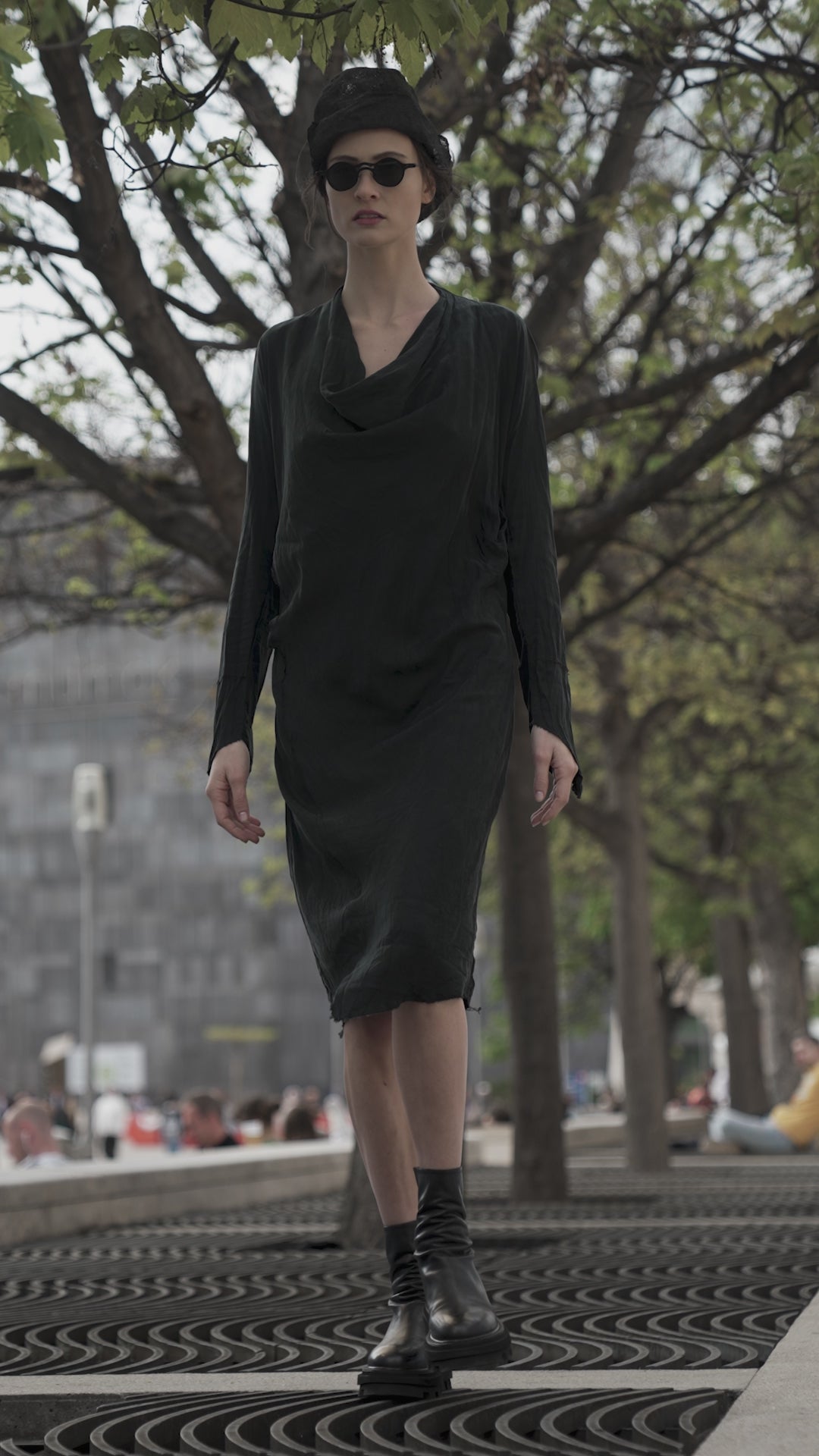 eigensinnig wien | Charleston | Festive summer dress with long sleeves for women in grey