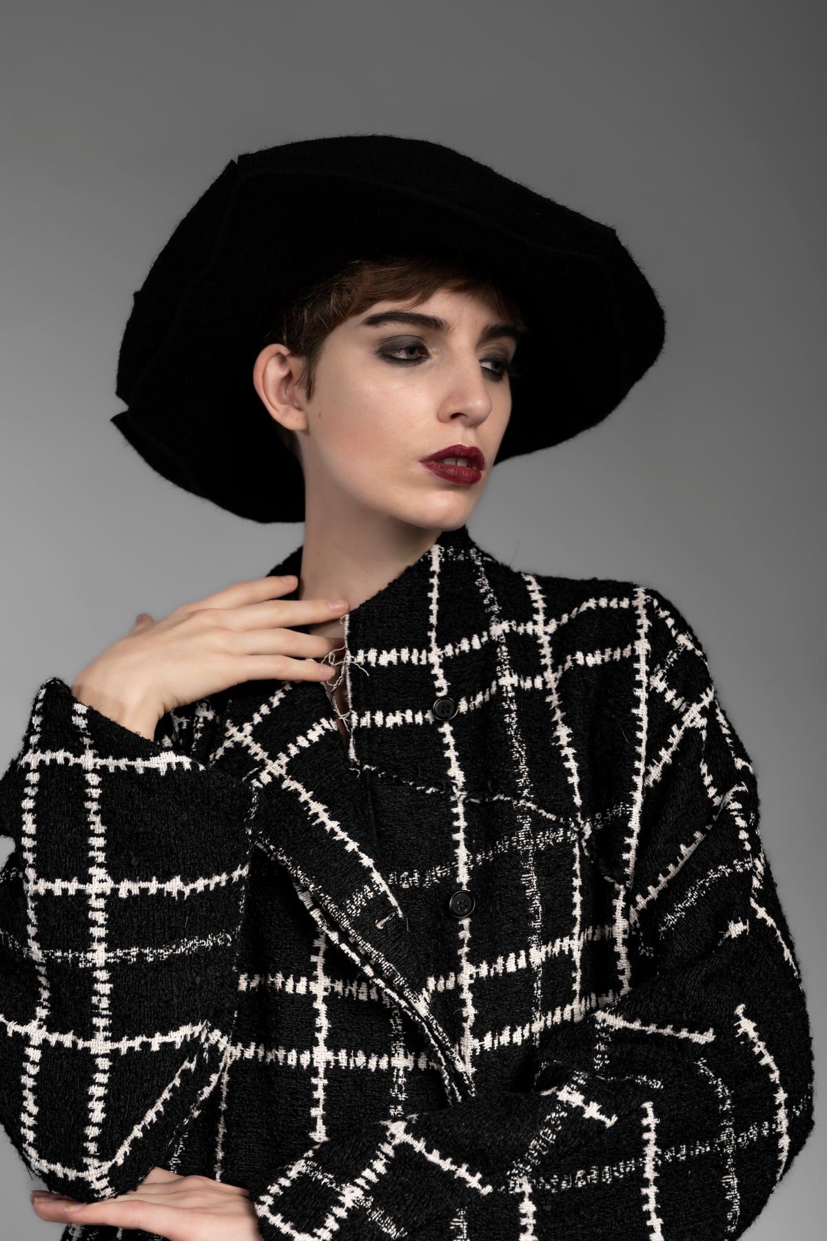 eigensinnig wien | Proust | Edgy checked oversized designer winter coat for women in black