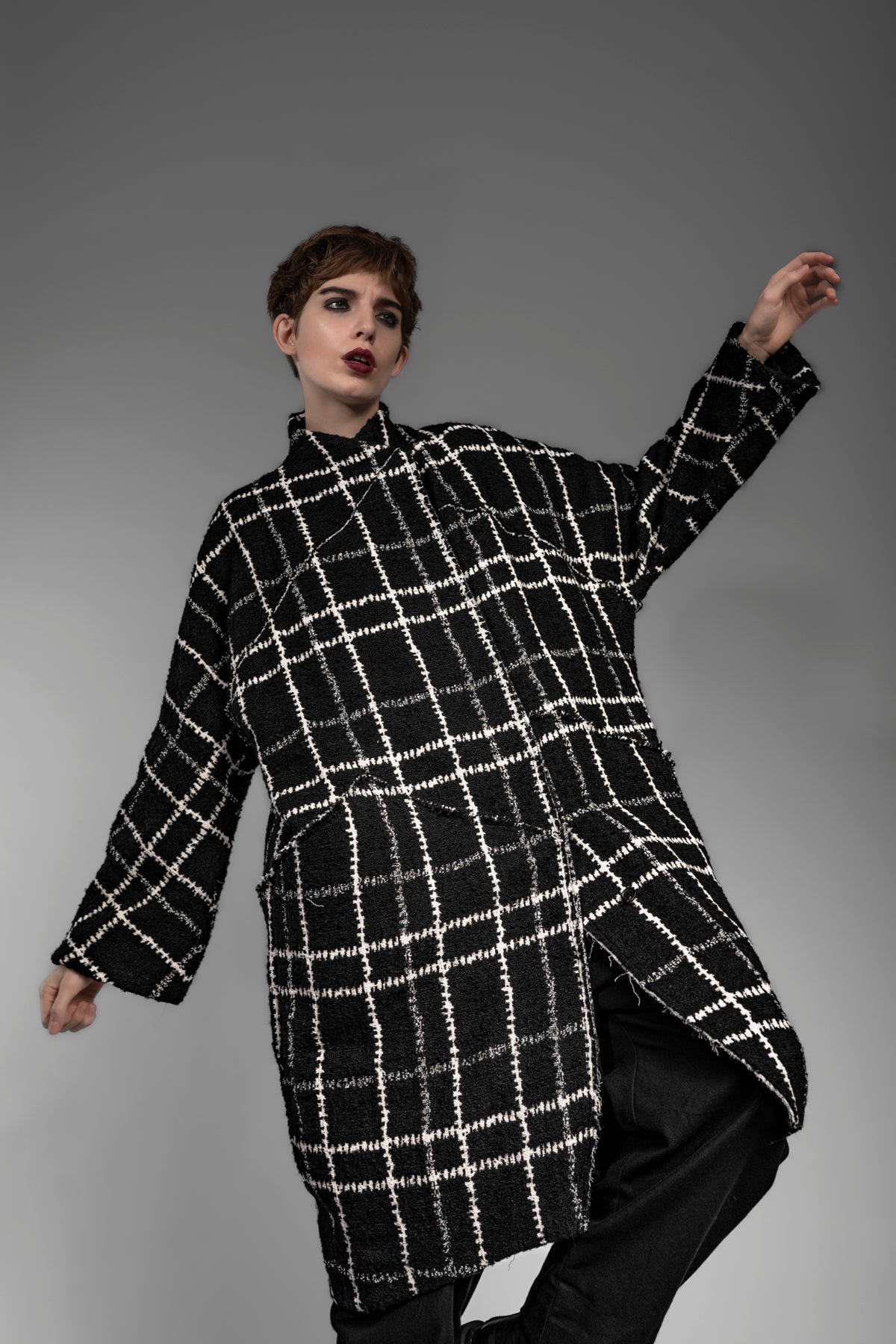 eigensinnig wien | Proust | Edgy checked oversized designer winter coat for women in black