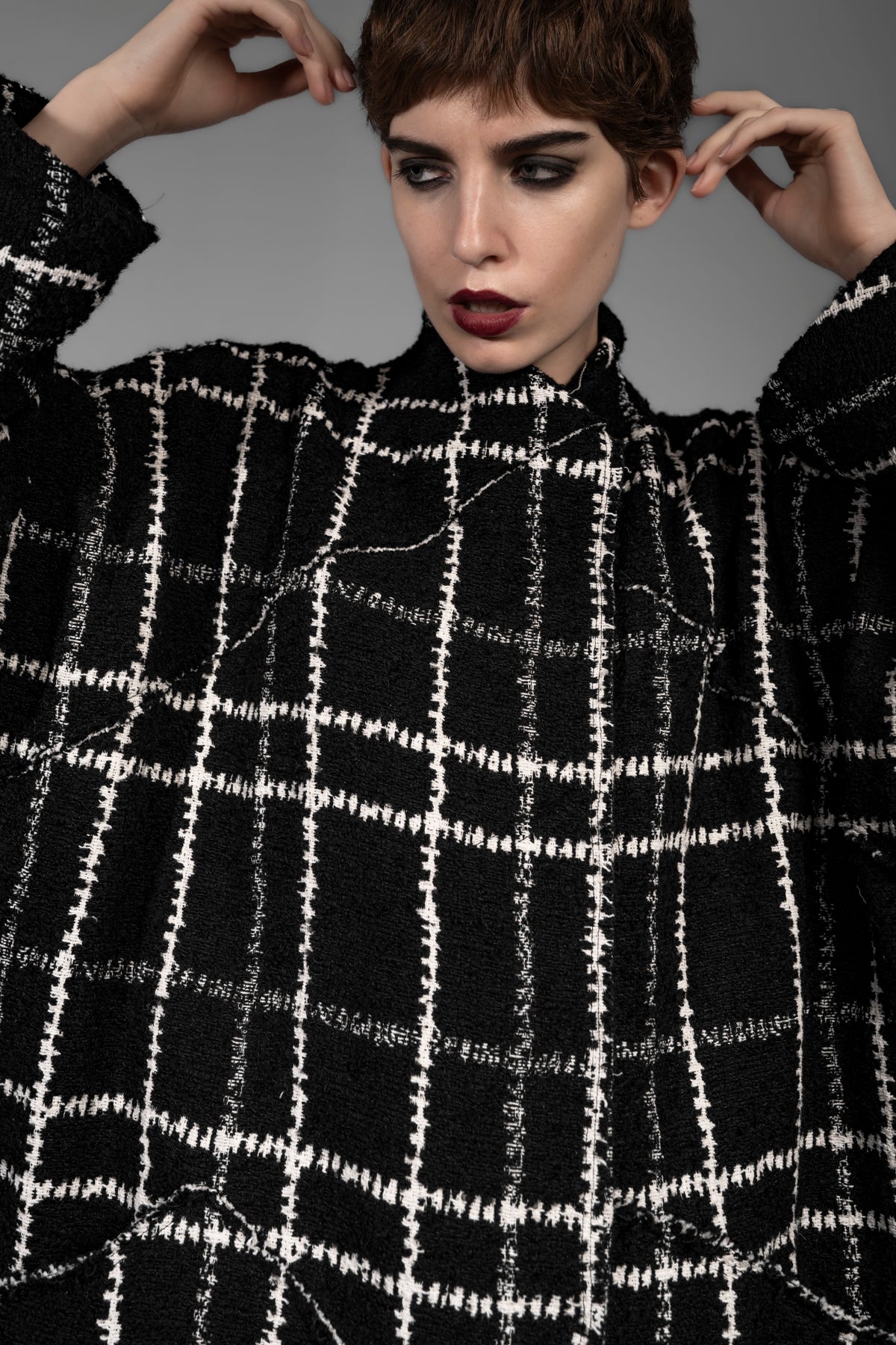 eigensinnig wien | Proust | Edgy checked oversized designer winter coat for women in black