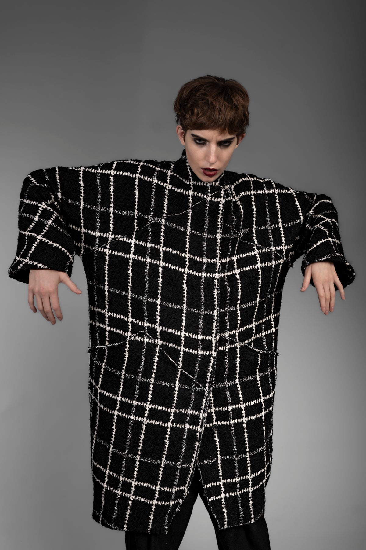 eigensinnig wien | Proust | Edgy checked oversized designer winter coat for women in black