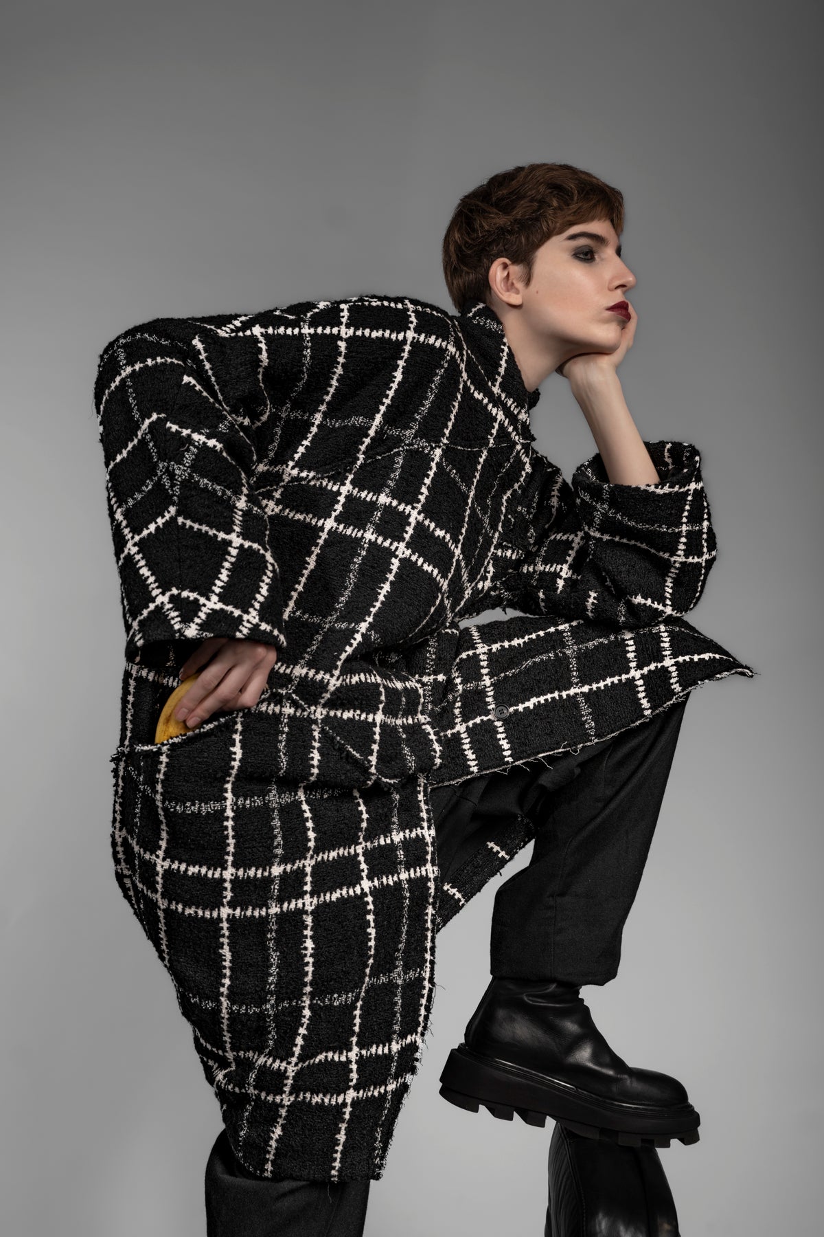 eigensinnig wien | Proust | Edgy checked oversized designer winter coat for women in black