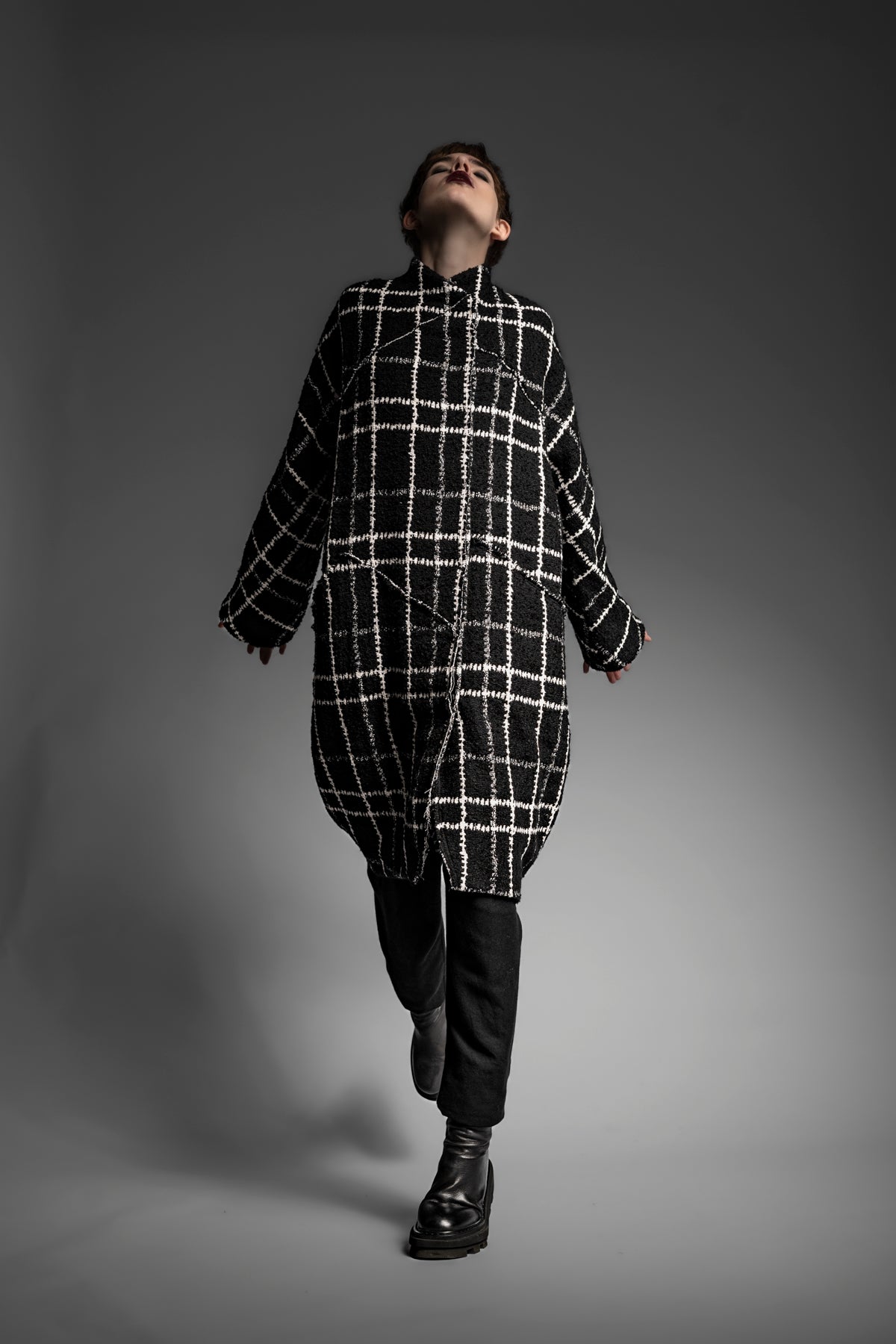 eigensinnig wien | Proust | Edgy checked oversized designer winter coat for women in black