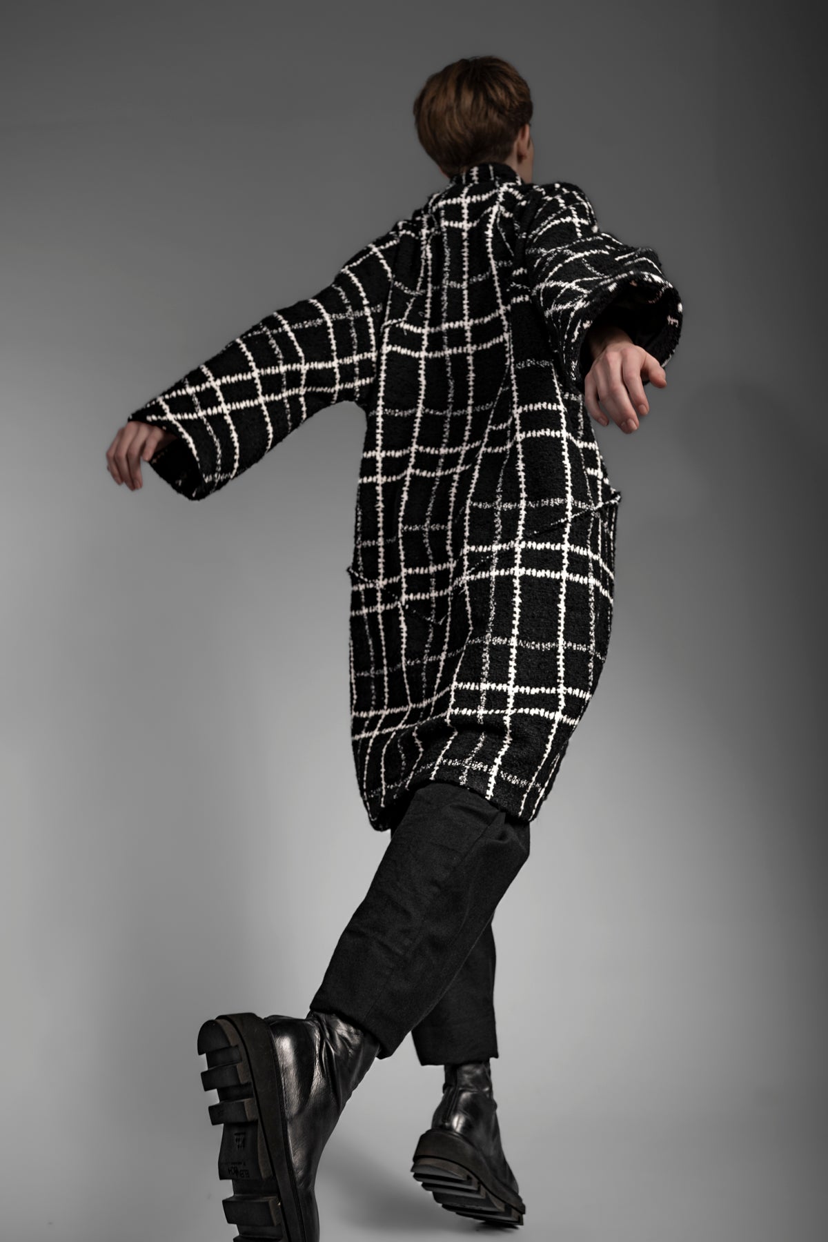 eigensinnig wien | Proust | Edgy checked oversized designer winter coat for women in black