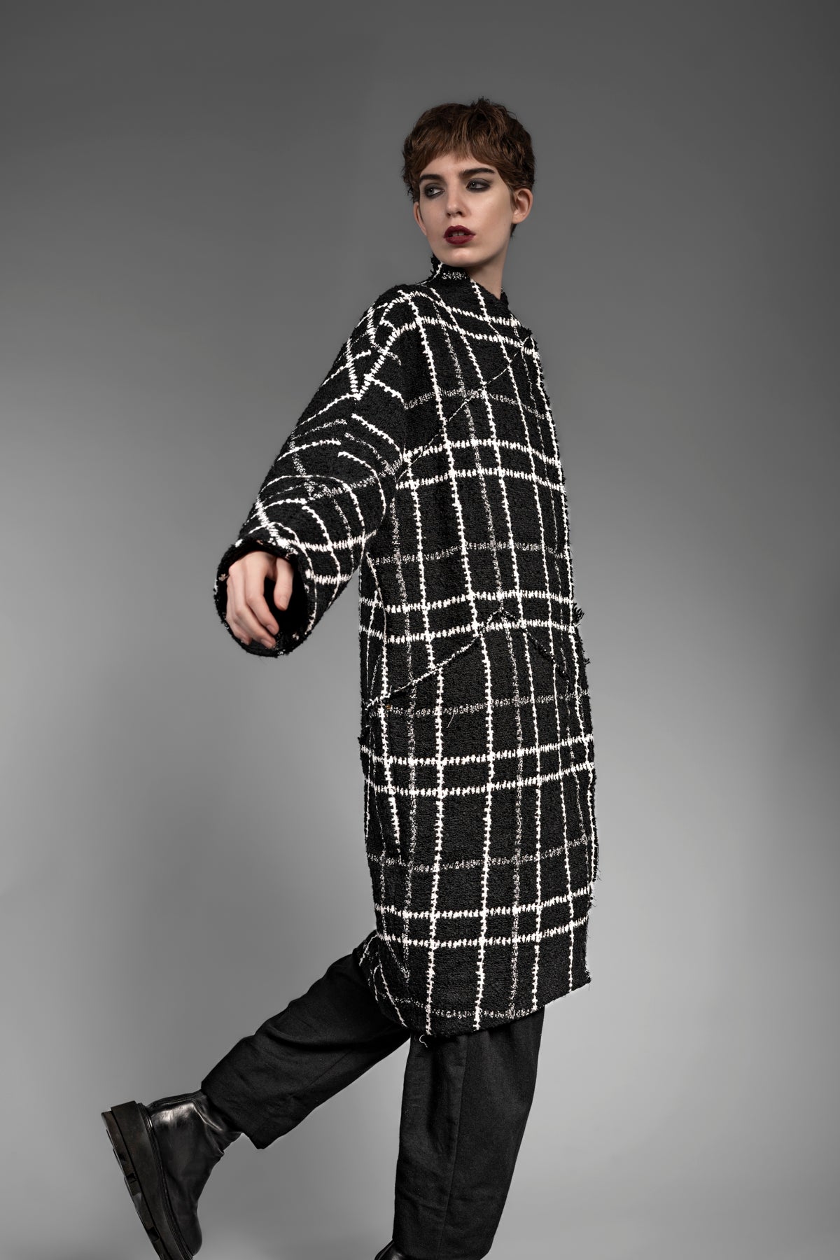 eigensinnig wien | Proust | Edgy checked oversized designer winter coat for women in black