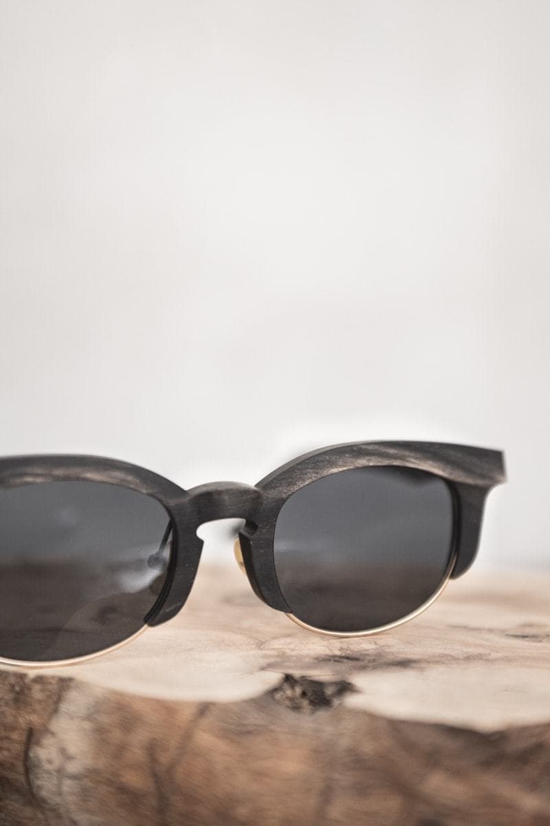 Rigards Eyewear | RG0312 | Extravagant sunglasses for women made of horn in  brown