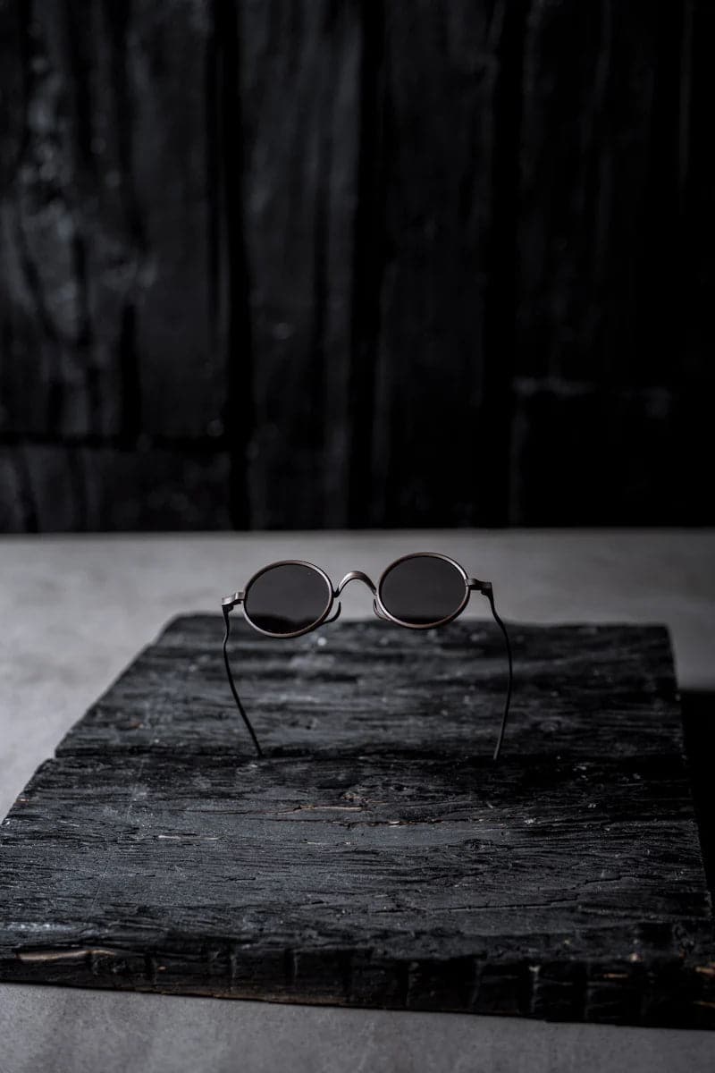 Rigards x Uma Wang | RG00UW3 | Filigrane, runde Sonnenbrille mit großen Gläsern in braun