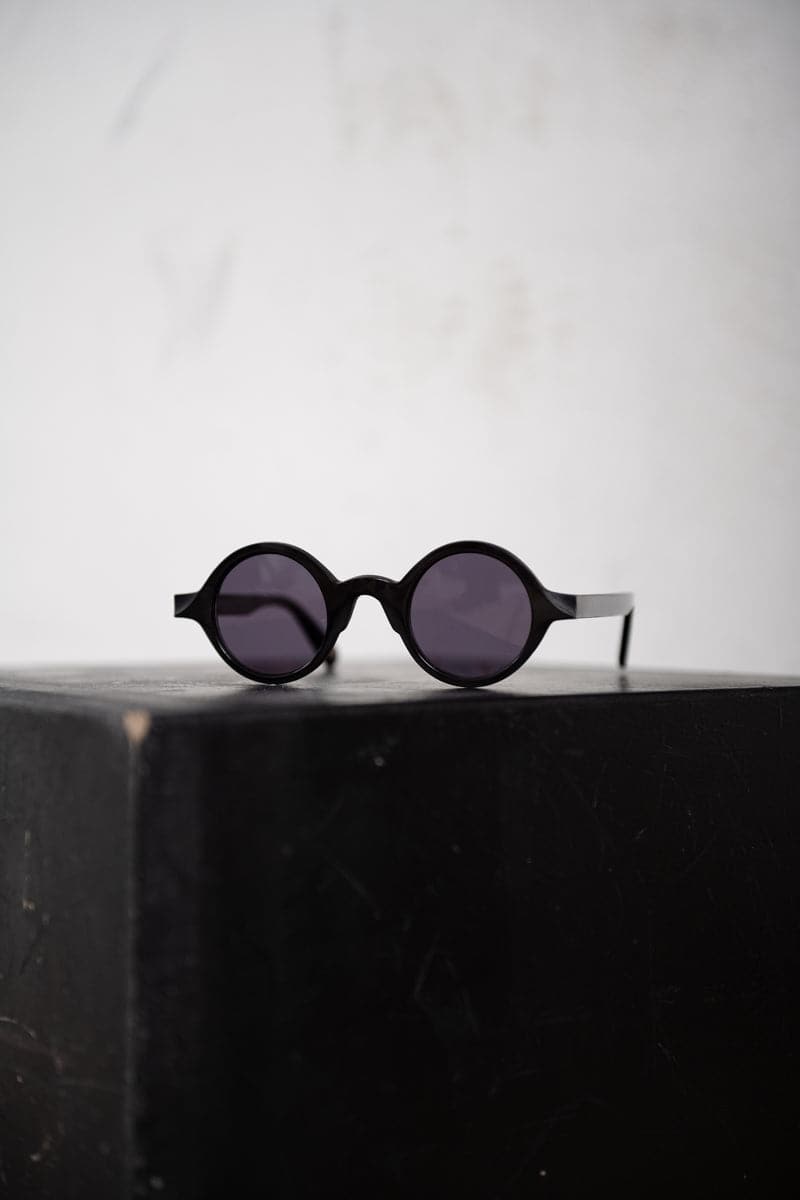 Rigards x Uma Wang | RG00UW7 | Special round horn sunglasses in black