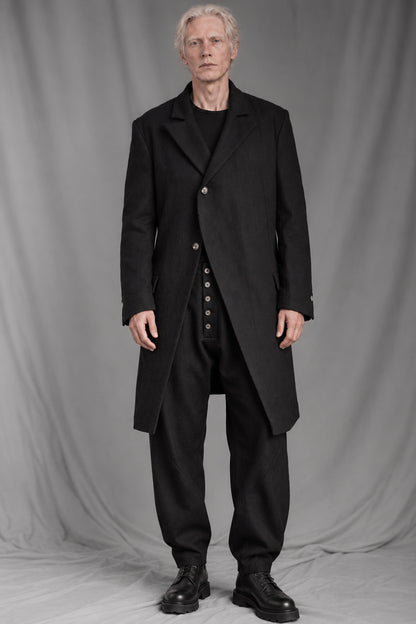 eigensinnig wien | RotPes | Extravagenter Herren-Designeranzug mit langem Mantel und Knickerbockerhose aus italienischer Luxuswolle