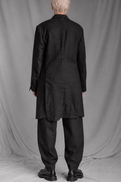 eigensinnig wien | RotPes | Extravagenter Herren-Designeranzug mit langem Mantel und Knickerbockerhose aus italienischer Luxuswolle