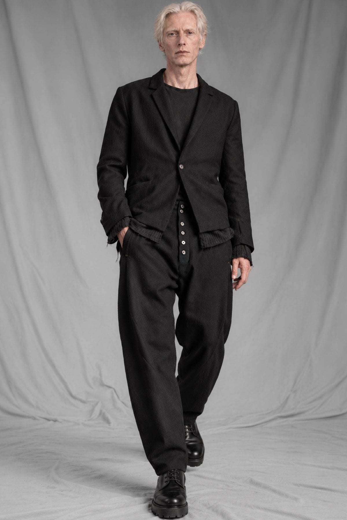 eigensinnig wien | RotVin | Designer Two-Piece Suit with Knickerbocker Pants in Italian Virgin Wool