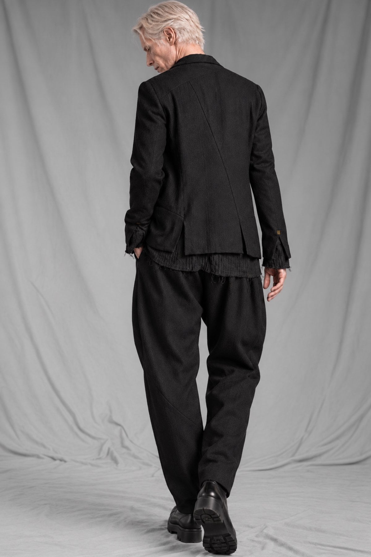 eigensinnig wien | RotVin | Designer Two-Piece Suit with Knickerbocker Pants in Italian Virgin Wool