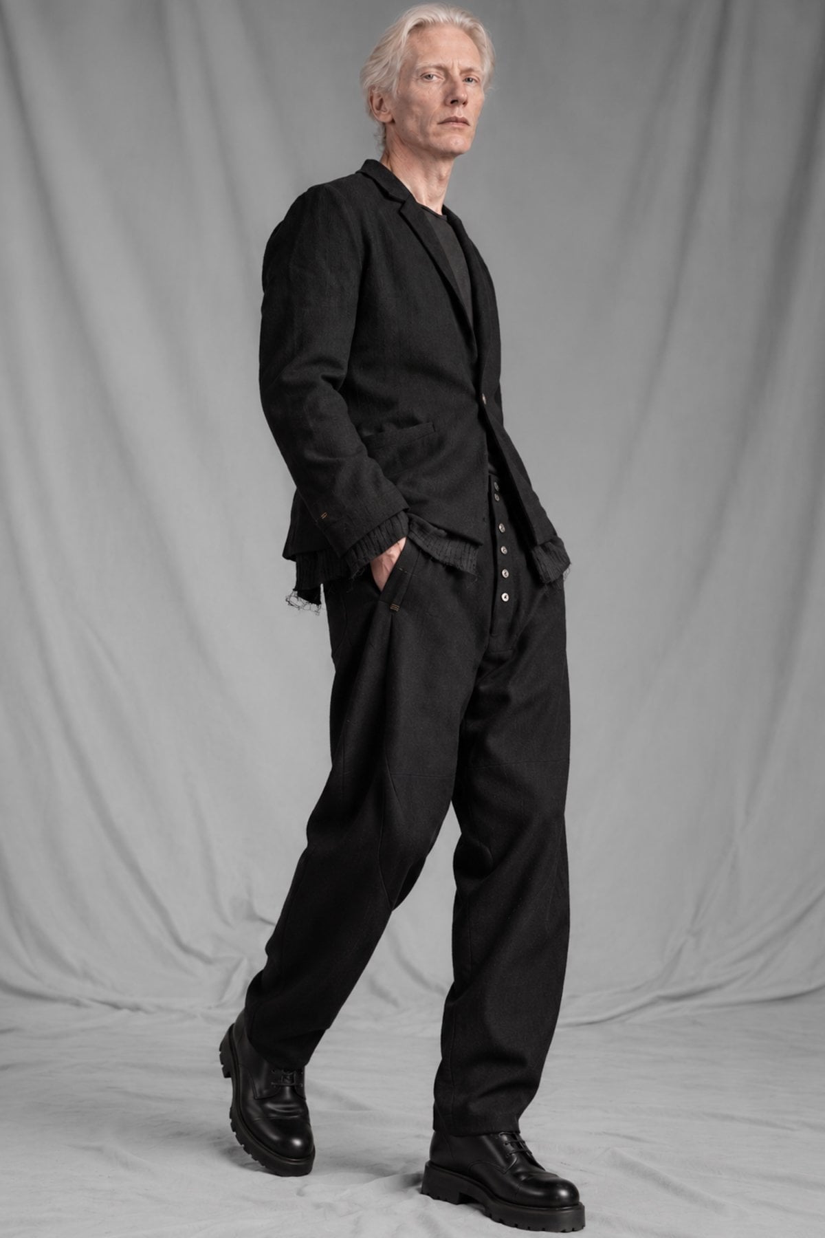 eigensinnig wien | RotVin | Designer Two-Piece Suit with Knickerbocker Pants in Italian Virgin Wool