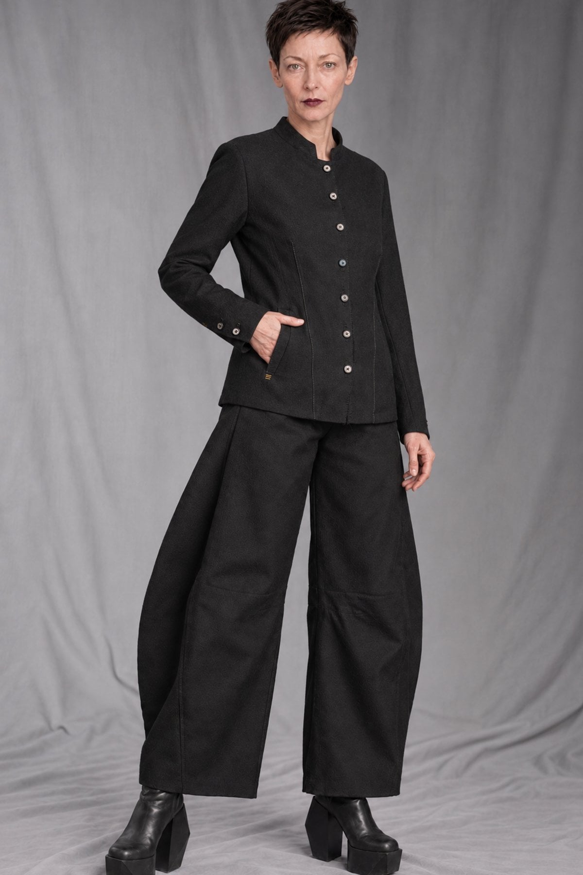 eigensinnig wien | SonNin | Women’s Designer Suit with Barrel-Leg Pants in Luxury Wool