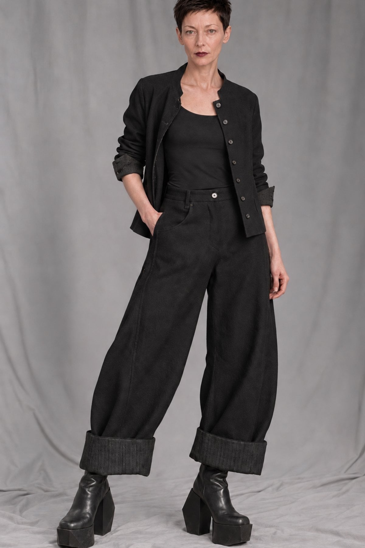 eigensinnig wien | SonNin | Women’s Designer Suit with Barrel-Leg Pants in Luxury Wool