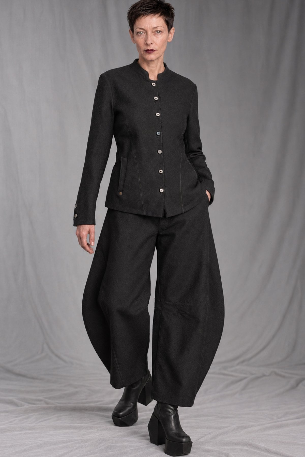 eigensinnig wien | SonNin | Women’s Designer Suit with Barrel-Leg Pants in Luxury Wool