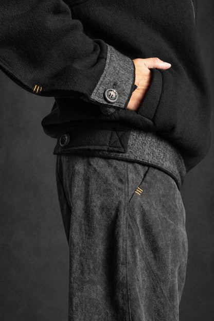 eigensinnig wien | Spitzbub | Außergewöhnliche Oversize-Bomberjacke aus italienischer Wolle mit asymmetrischem Zip