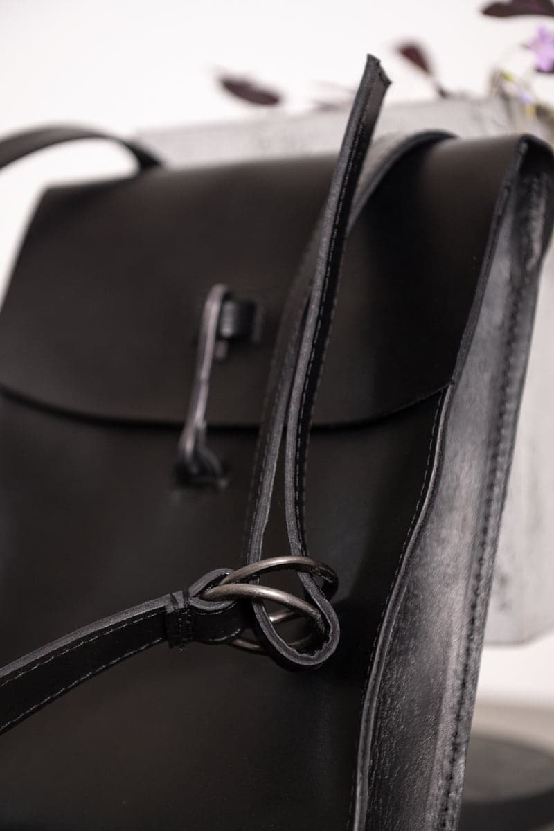 Tagliovivo | Doctor Crossbody | Leather Crossbody bag black